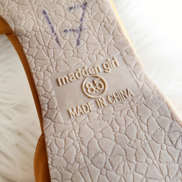 **SOLD** Madden Girl Yellow Lasercut D'orsay Flats - Picture 7 of 10